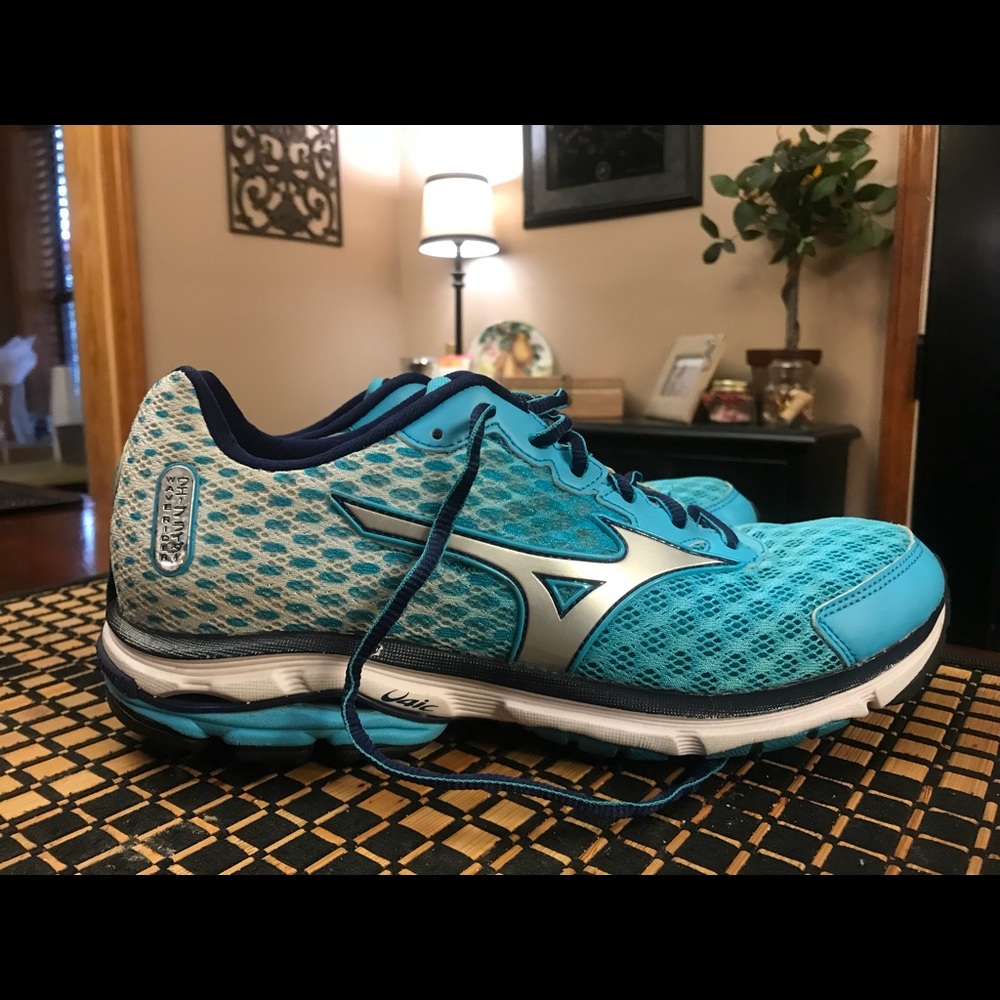 Women’s Mizuno Wave Runner18 Sz 9 GREAT CONDITION